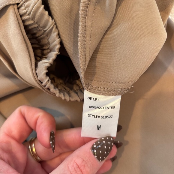 Mustard Seed Boutique Satin Tan Jogger Style Pants With Belt Size Medium - Picture 12 of 13